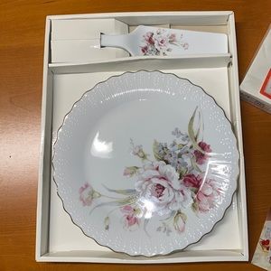 Andrea Sadek Victorian Rose Porcelain Cake Plate
